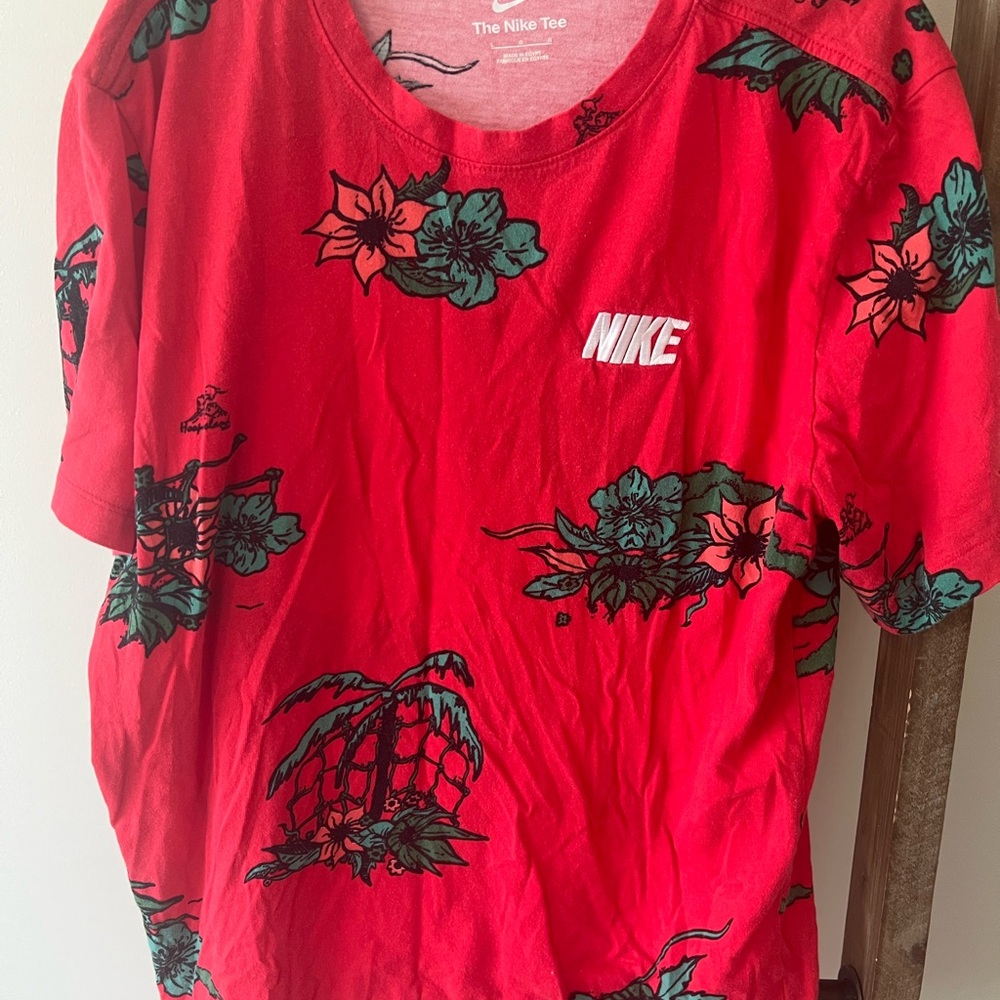 Nike Men’s Floral Hawaiian Embroidered Crew Neck